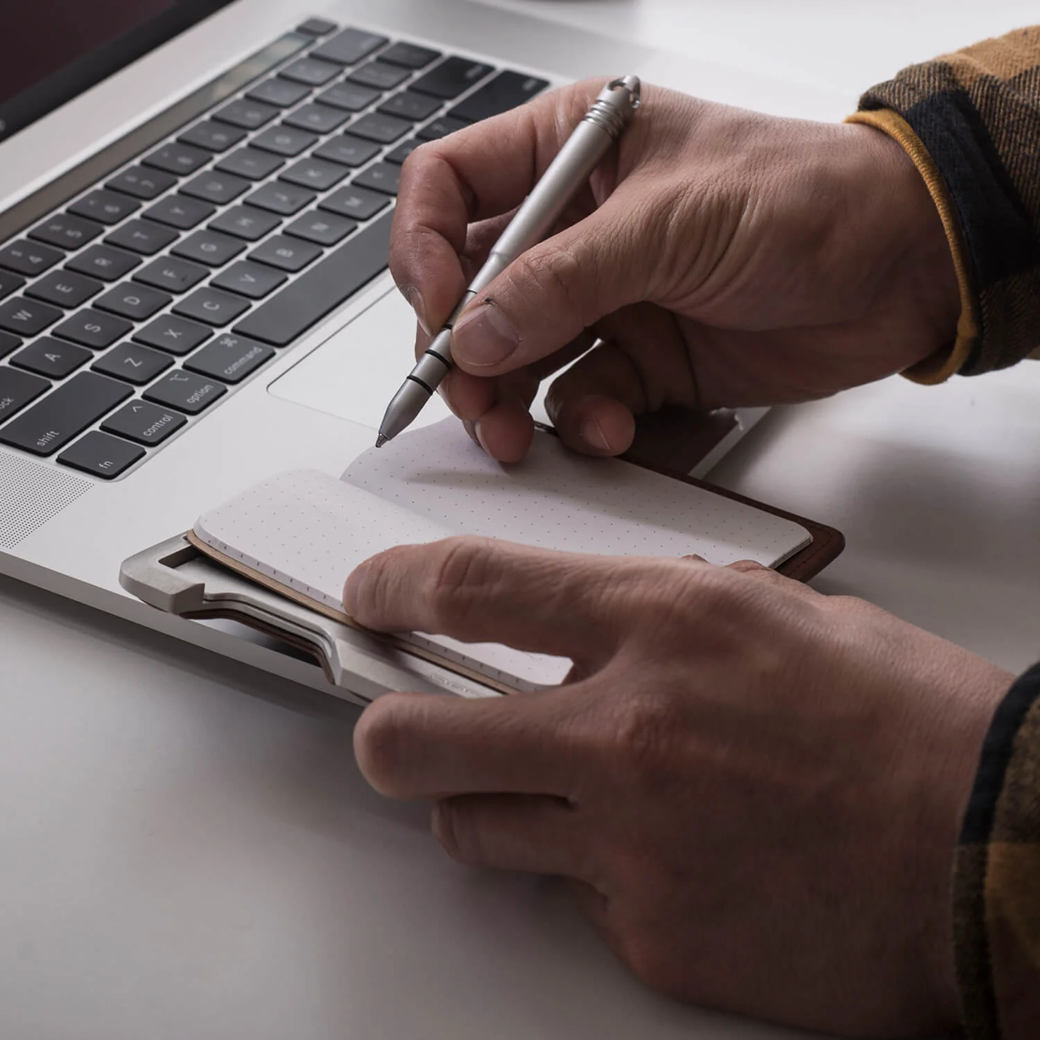 D01 DAPPER™ PEN WALLET - Image 21