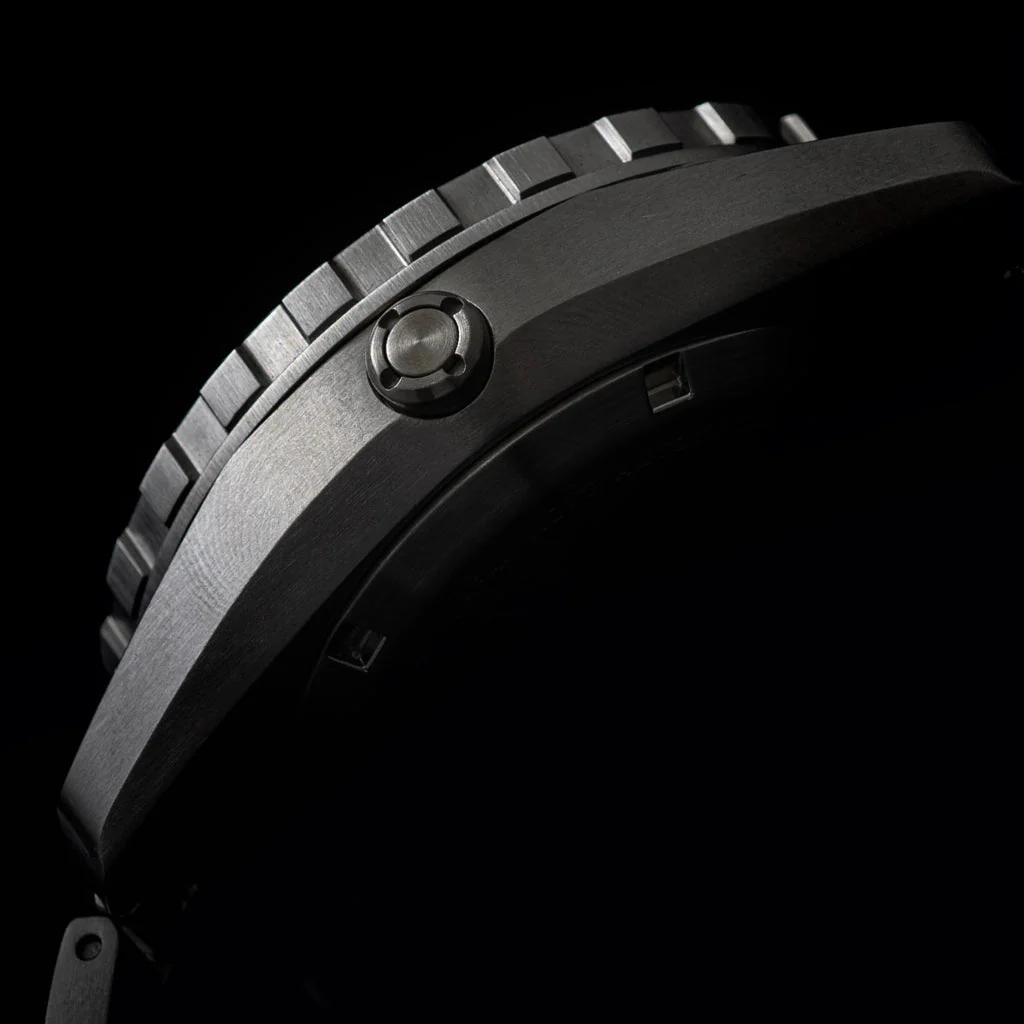 DV-02 - AUTOMATIC DIVE WATCH WITH METAL BRACELET - Image 7