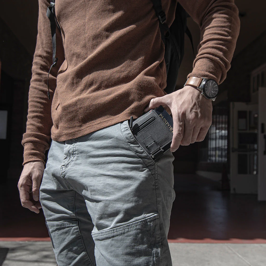 P01 PIONEER™ TRAVEL WALLET - Image 15