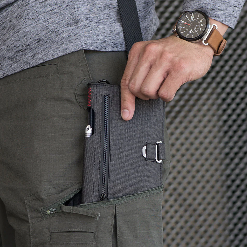 P02 PIONEER™ TRAVEL WALLET - Image 15